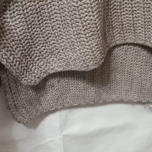 BCBG chunky knit sweater M - Picture 3 of 7